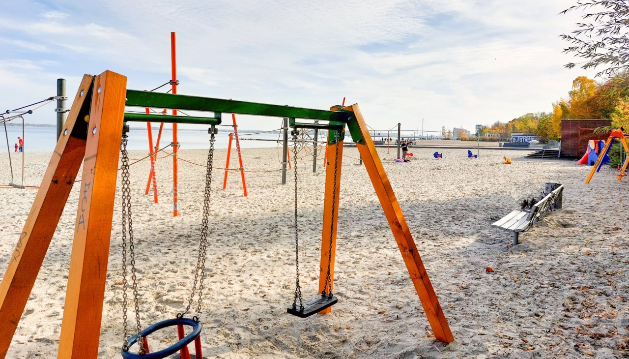 Children playground outdoor pool, &copy; Tourismuszentrale Stralsund