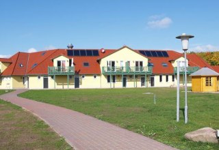 Multi-purpose building with reception, restaurant, sanitary facilities and apartments on the upper floor. // © Campingpark Kamerun Multi-purpose building with reception, restaurant, sanitary facilities and apartments on the upper floor. // © Campingpark Kamerun