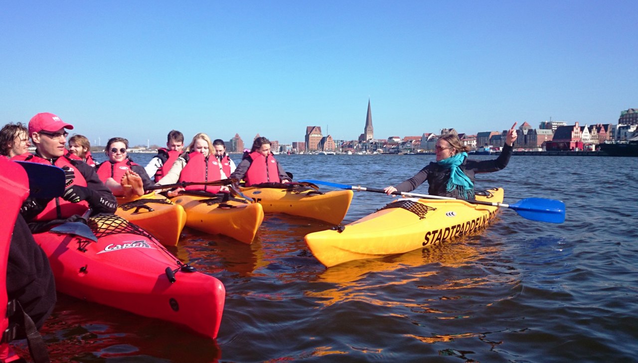 Paddling group with guide, © Ronald Kley