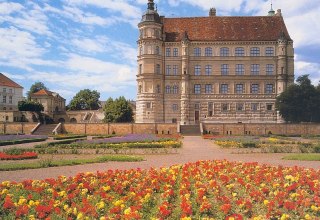 View castle garden // &copy; Stadt G&uuml;strow