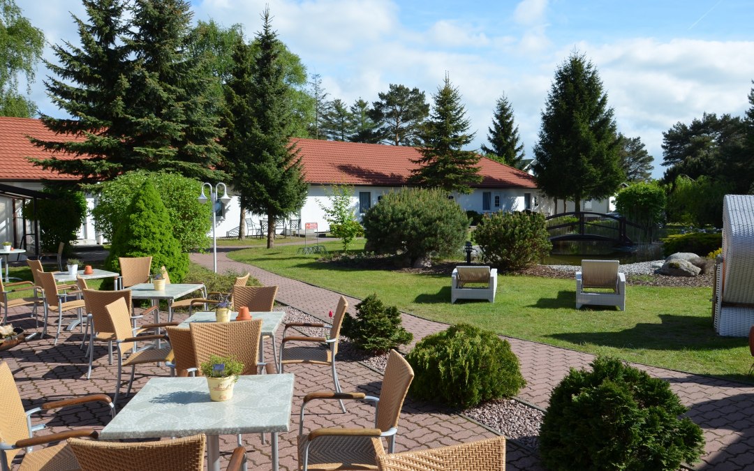 Idyllische binnenplaats met zonneterras, © Hotel & Restaurant Pommerscher Hof
