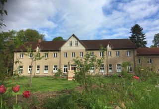 Exterior view, &copy; Miekisch