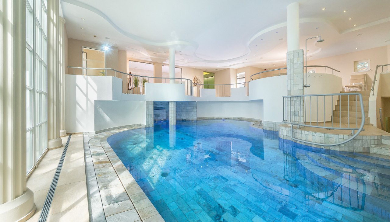 Basen w prywatnym hotelu Romatik ROEWERS, © Romantik ROEWERS Privathotel / Pocha-Burwitz