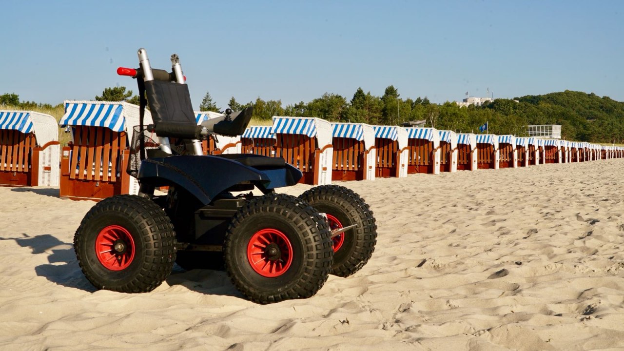 Dzięki Cadweazle każdy może być mobilny na plaży w Baabe. // &copy; Totti&acute;s Strandkorbvermietung