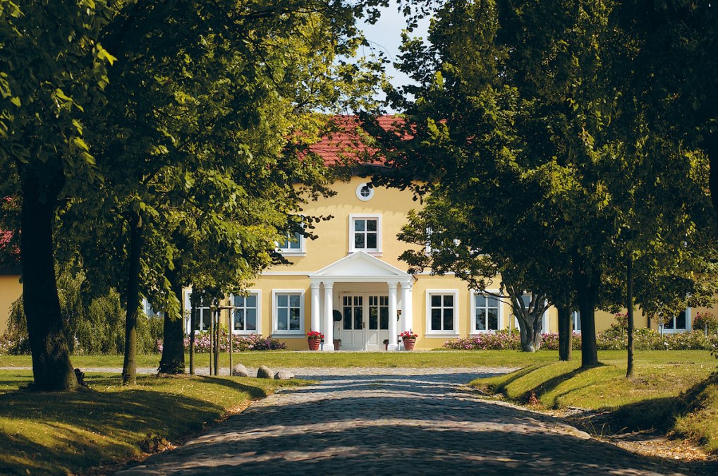Stolpe GutshausAllee Kopie, © Gutshaus Stolpe