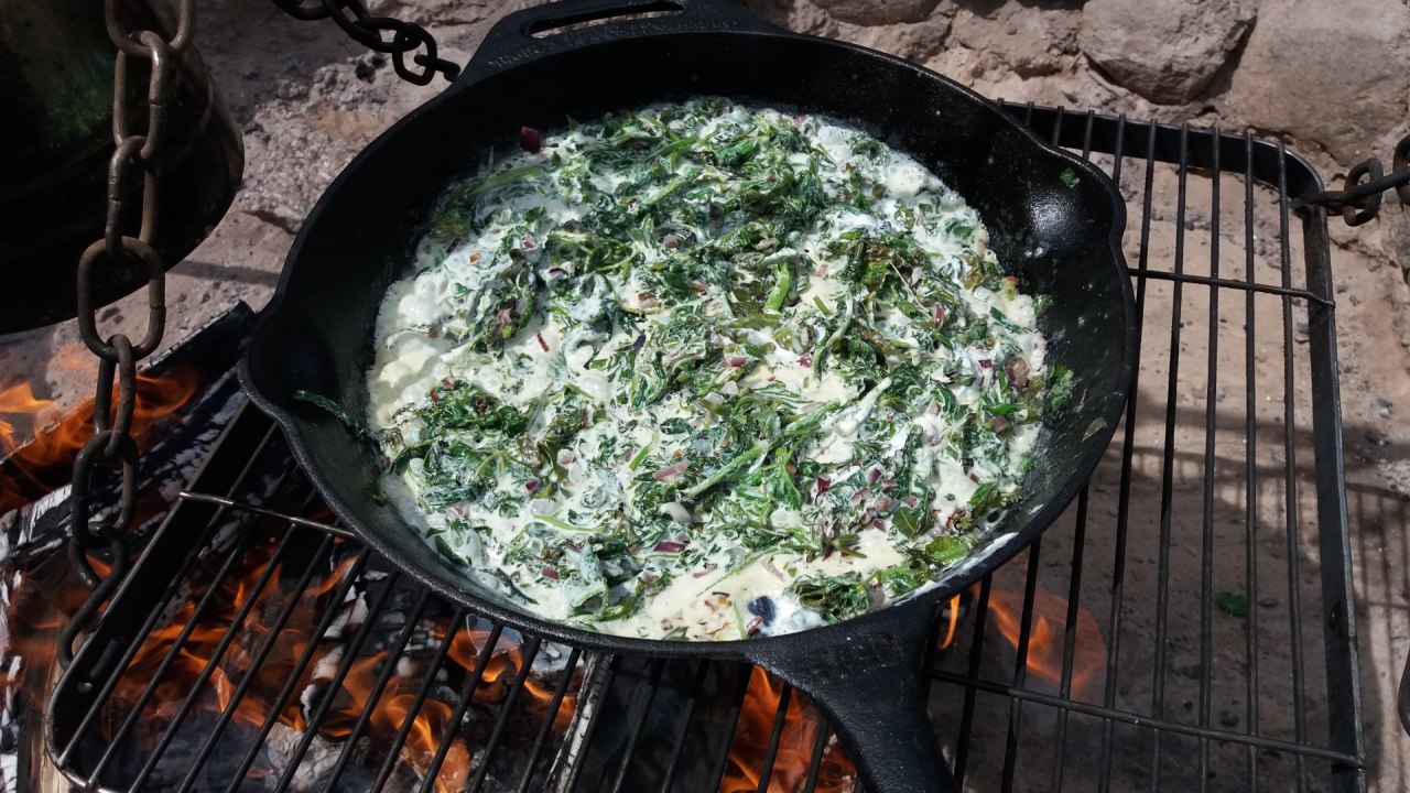Herb dish from the open fire // &copy; Martin Hagemann