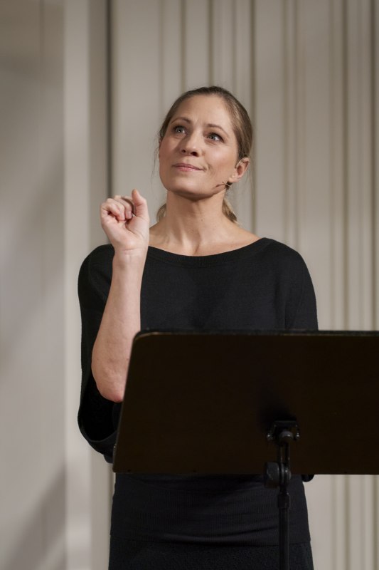 "De nachtegaal in mijn tuin zwijgt" Een literair-muzikale hommage aan Mascha Kaléko met Judith Jakob (zang) en Joachim Jezewski (piano), © Bürgerstiftung im Holzhausenschlösschen | Alexander Englert "De nachtegaal in mijn tuin zwijgt" Een literair-muzikale hommage aan Mascha Kaléko met Judith Jakob (zang) en Joachim Jezewski (piano), © Bürgerstiftung im Holzhausenschlösschen | Alexander Englert