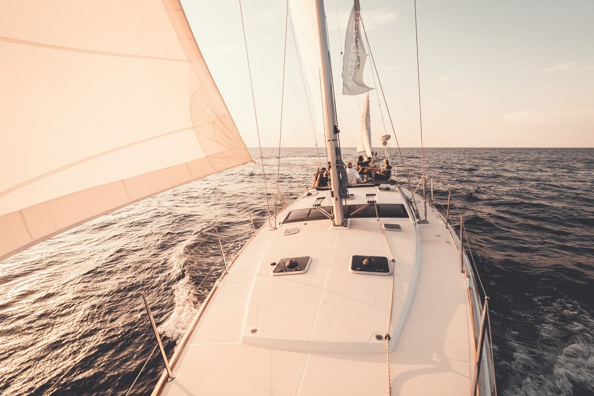 Sail along and enjoy // &copy; Eric Beck