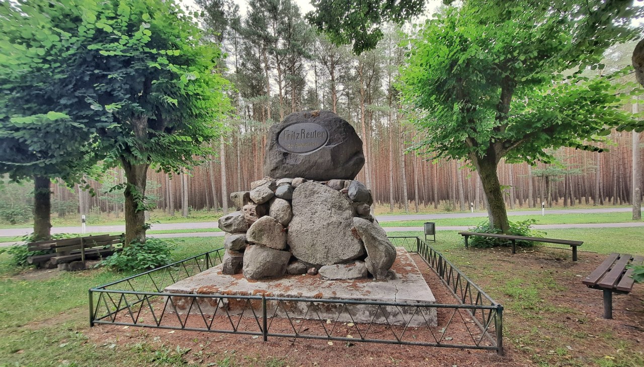 Fritz Reuter steen, © M.Lenthe