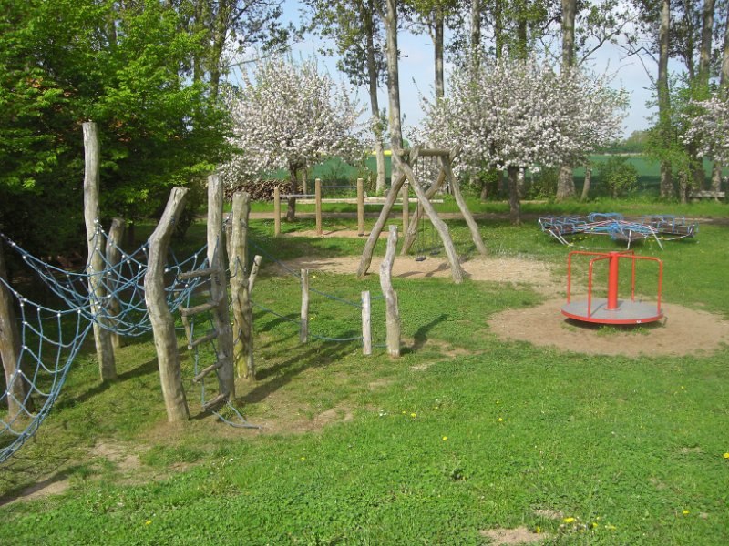 Zabawa i łażenie dozwolone!, © Eselhof Schlage