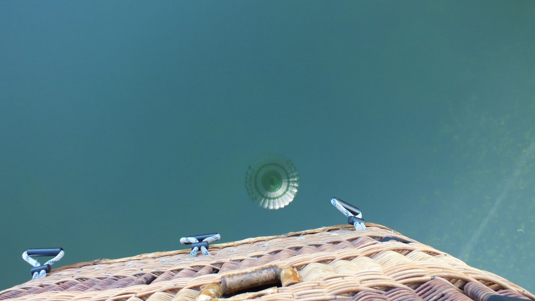 Reflection of the balloon in the Müritz river, © Jan Fencik