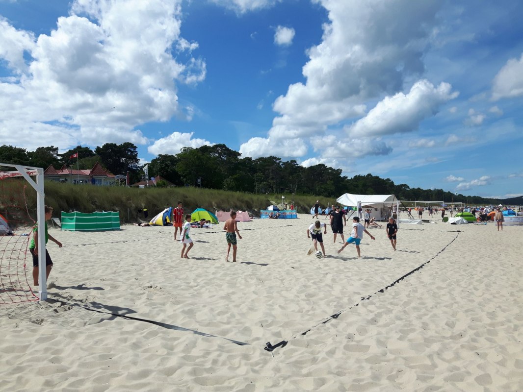 &copy; Tiki Beach