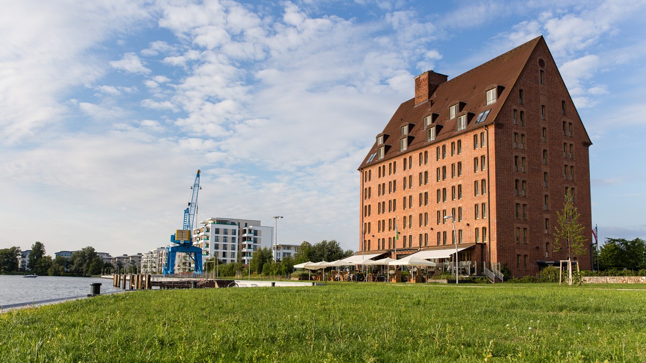 Exterior view of the hotel, &copy; Hotel Speicher am Ziegelsee
