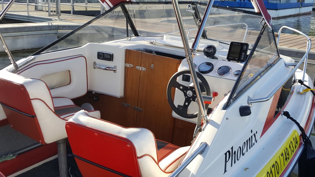 Binnenzicht van de Phoenix motorboot, © Röbel-Boot