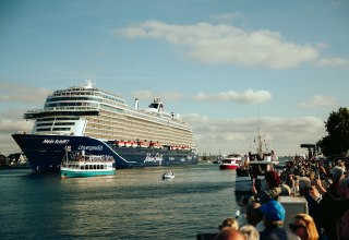 Tugboat Ballet Port Party Warnem&uuml;nde // &copy; David Garbe