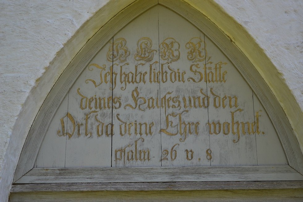 Opschrift boven de toegangsdeur, © Lutz Werner