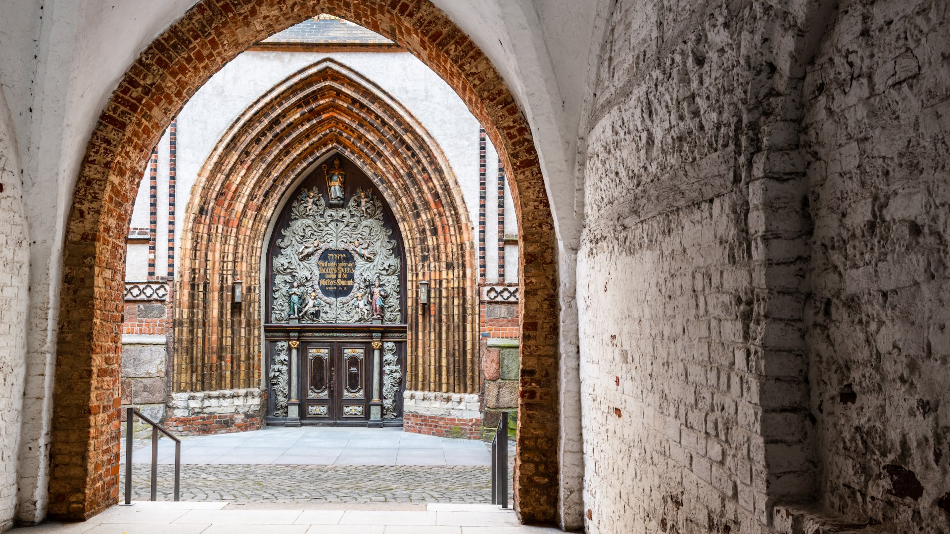 Portal do kościoła św. Mikołaja, © TMV/Tiemann
