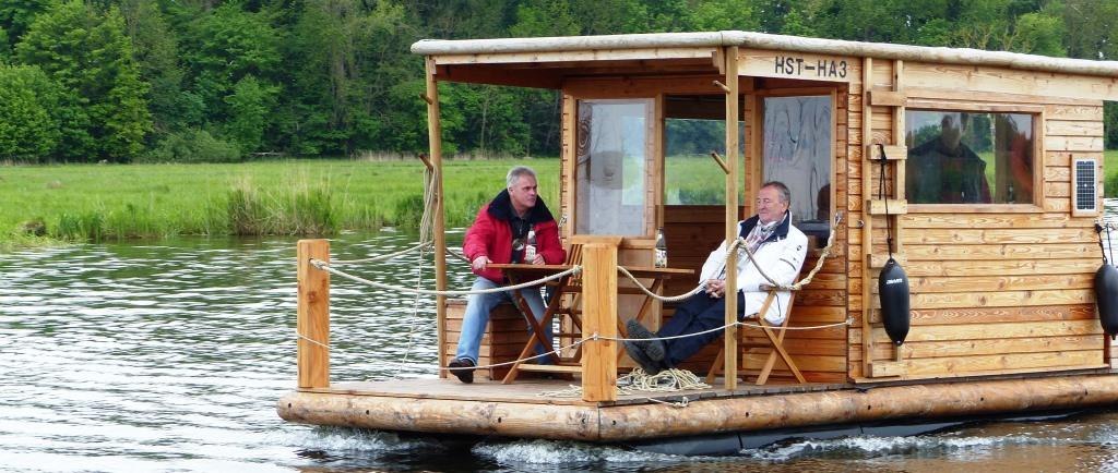 Met het bevervlot op de Peene // &copy; Walter Oster