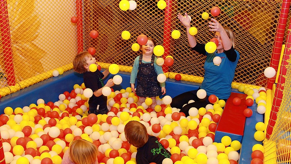 Ball pool in the indoor playground "Willy's Watthaus, &copy; Ostseecamping Ferienpark Zierow KG