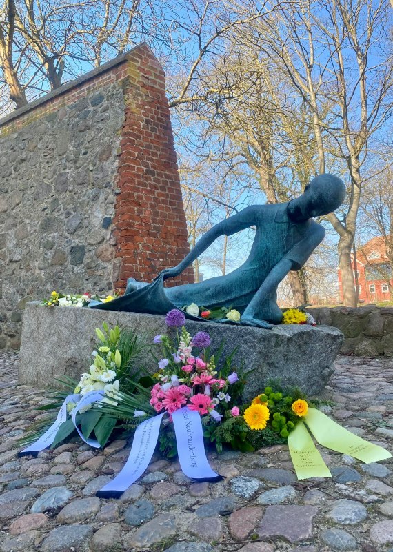 Wreath-laying ceremony The mourners, &copy; Vier-Tore-Stadt Neubrandenburg