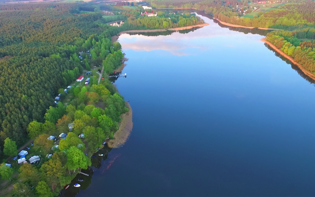 Uitzicht op het Gobenow-meer en de camping vanuit het westen., © Gerd Lopp