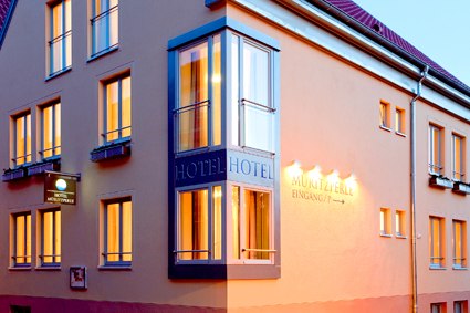 Widok na hotel // &copy; Schwidrowitz