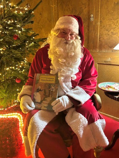 2025-12-24 Weihnachtsmann im HKB, © VZN