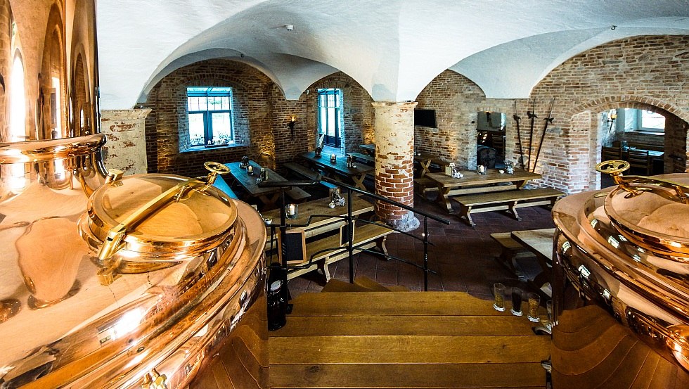 Rustic atmosphere in the in-house brewery // &copy; FREEDESIGN media agentur Martin Wittmann