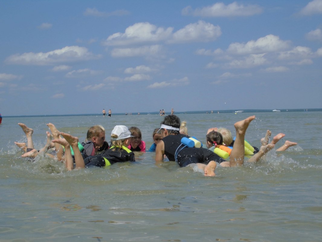 Kurs pływania dla dzieci // © Katamaran- und Surfmühle Kurs pływania dla dzieci // © Katamaran- und Surfmühle