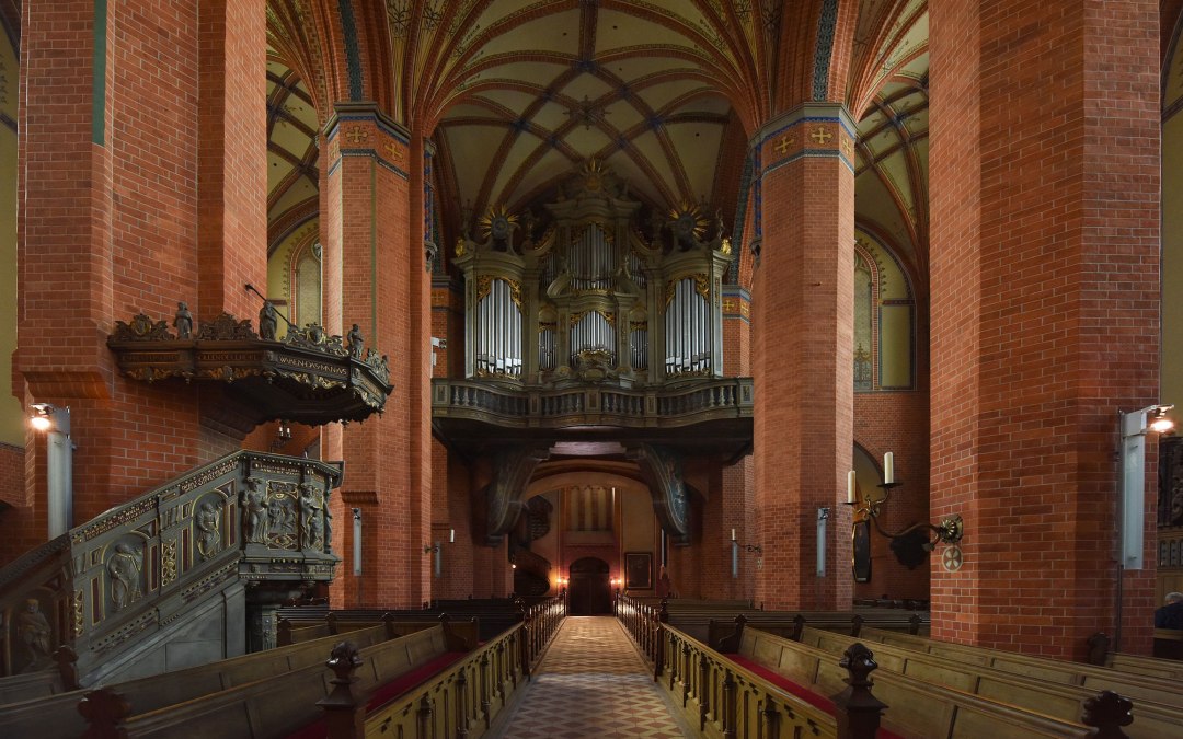 Binnenaanzicht van de parochiekerk St Mary's, © Helga Möbius