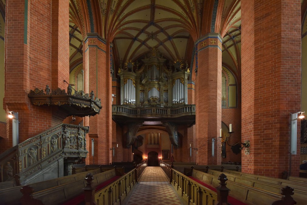 Widok wnętrza kościoła parafialnego St Mary's, © Helga Möbius