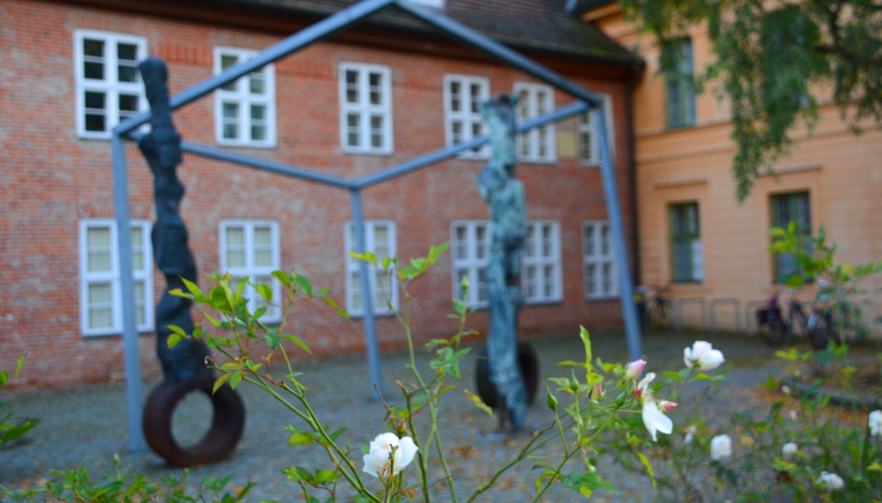 Artwork in the courtyard, © Kunstwerk im Hof des Schleswig-Holstein Haus