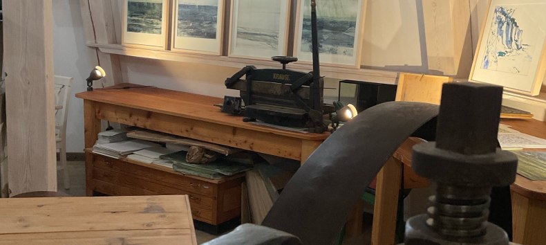 W warsztacie malarskim w młynie Ahrenshoop, &copy; Fred Lautsch