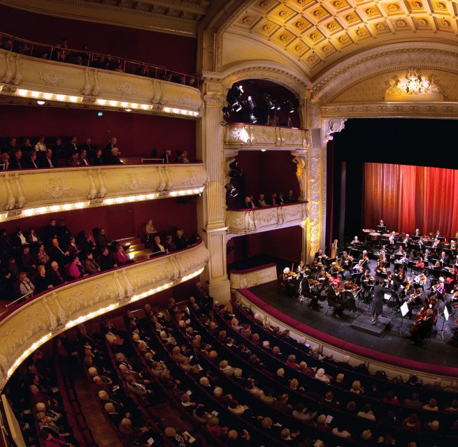 Zuschauerraum des Gro&szlig;en Hauses // &copy; Silke Winkler