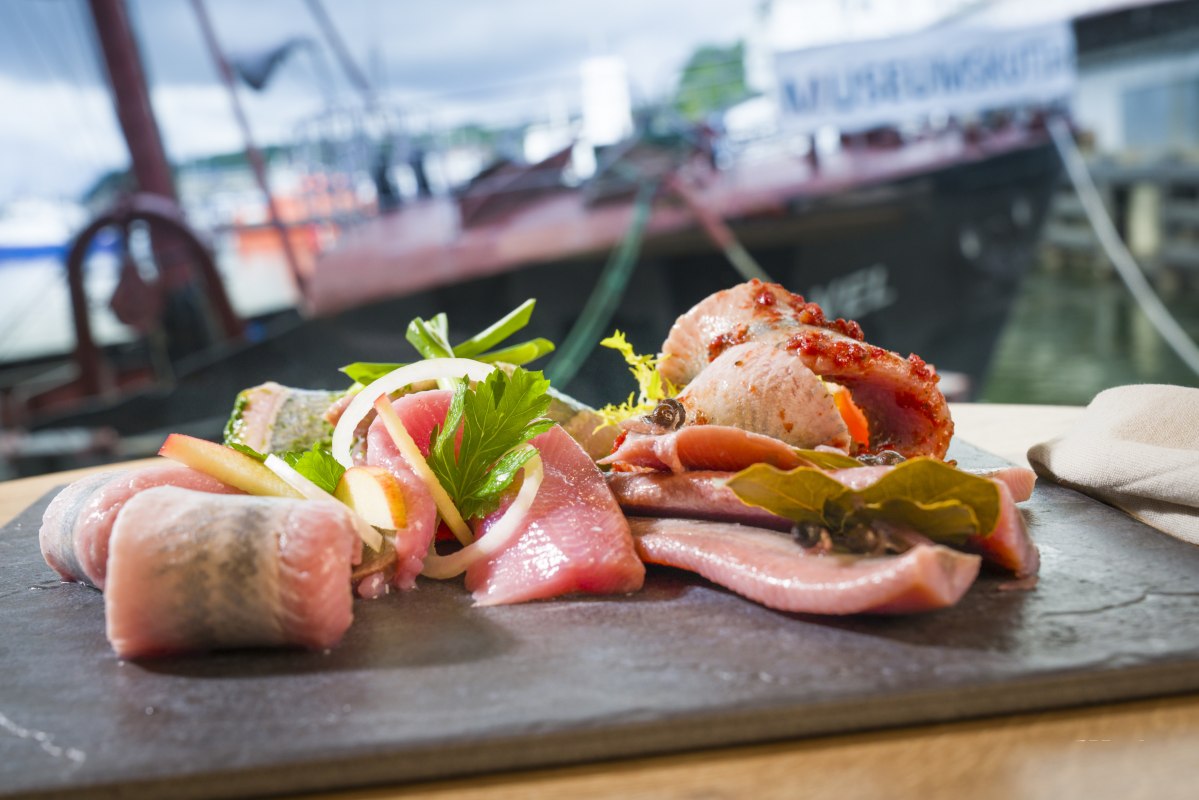 Onze haringmarinades - een origineel uit onze vismakerij // © Kutter- und Küstenfisch Rügen GmbH Onze haringmarinades - een origineel uit onze vismakerij // © Kutter- und Küstenfisch Rügen GmbH