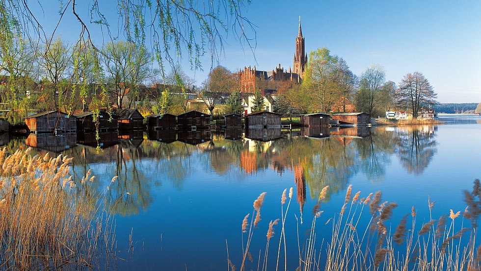 Widok na kościół Mariacki w Röbel/Müritz - jeden z najstarszych ceglanych budynków w Meklemburgii-Pomorzu Przednim, © TMV/Grundner