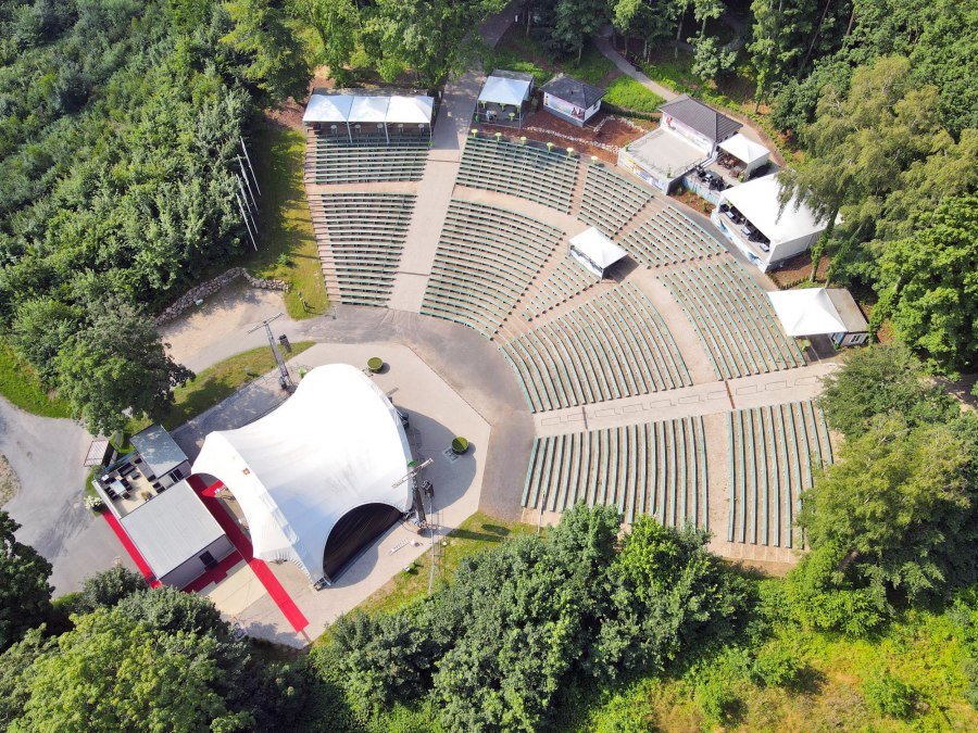 Miejsce wydarzenia mogące pomieścić ponad 5000 odwiedzających: Waldbühne Rügen, © Waldbühne Rügen GmbH& Co.KG