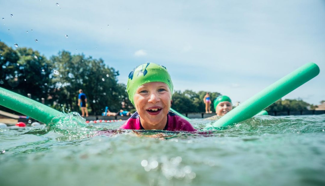 Svømmekurser for børn i forbindelse med børnesvømning ved Glambecker See-badestedet // © MV-T/Gaensicke Svømmekurser for børn i forbindelse med børnesvømning ved Glambecker See-badestedet // © MV-T/Gaensicke