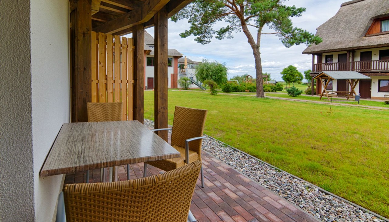 Terras van een tweepersoonskamer, © Hotel & Ferienanlage Haffhus GmbH Terras van een tweepersoonskamer, © Hotel & Ferienanlage Haffhus GmbH