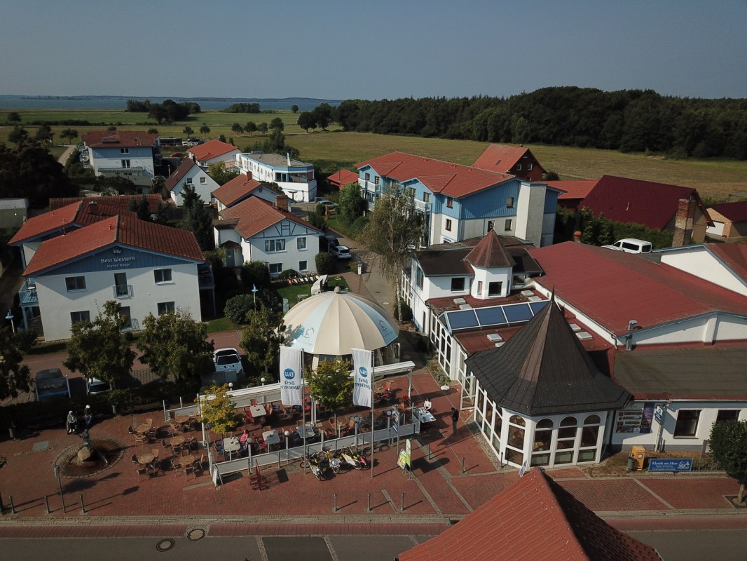 Widok hotelu z zewnątrz, &copy; Raffelt OHG