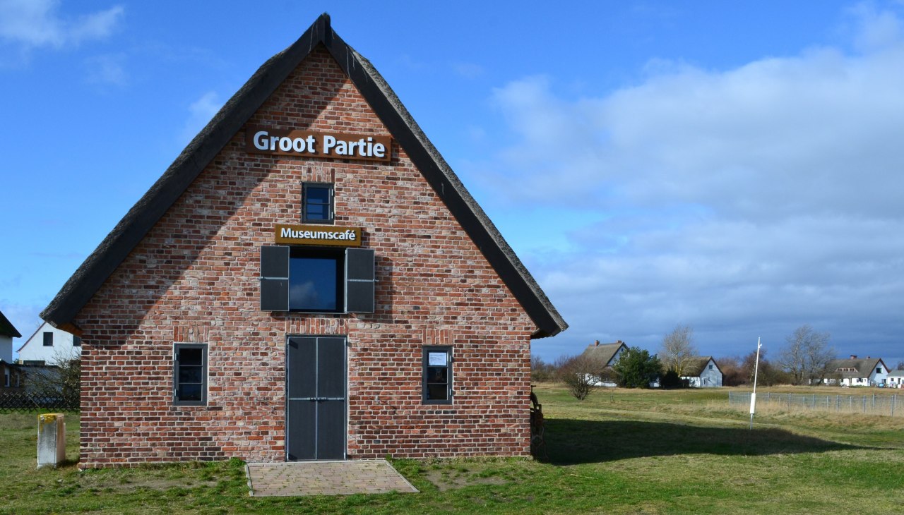 Wiata klatkowa "Groot Partie" w Neuendorf, © Hiddenseer Hafen- und Kurbetrieb Wiata klatkowa "Groot Partie" w Neuendorf, © Hiddenseer Hafen- und Kurbetrieb