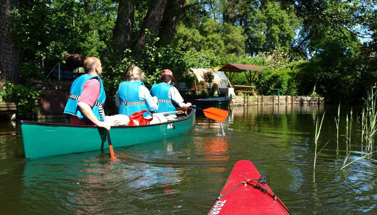 Kanoërs varen rond het centrum op kleine armen van de Havel, © REGiO Nord mbH