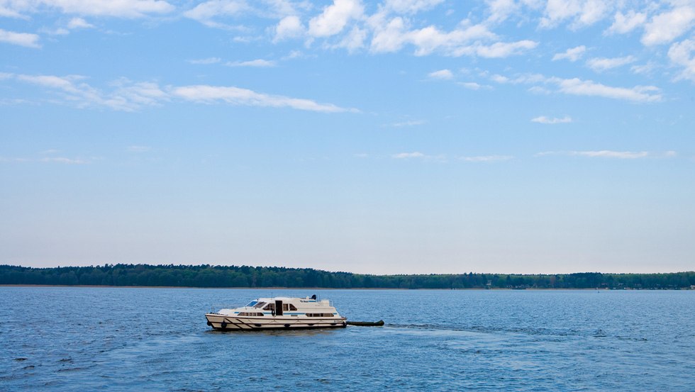Wakacje - z dala od zgiełku, samowystarczalne i spowolnione., © Le Boat