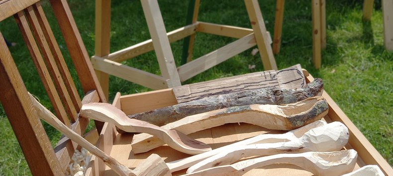 Carving spoons // &copy; Kulturhof Letschow e.V.
