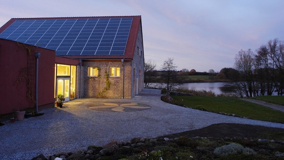 Sound house by the lake, © human touch