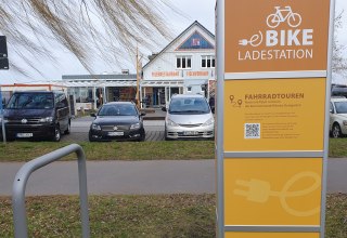 Ribnitz-Damgarten e-bike oplaadpunt bij de haven, © Sabine Maus