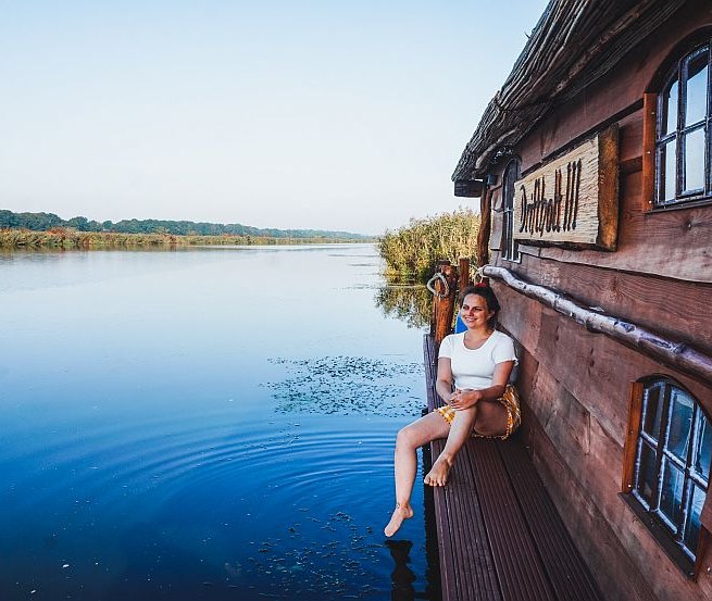 For relaxing in nature is best to take a ride on a raft along the river Peene // © MV-T/WorldonaBudget For relaxing in nature is best to take a ride on a raft along the river Peene // © MV-T/WorldonaBudget