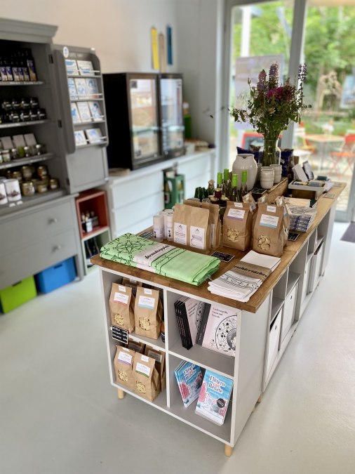 Regional Store & Caf&eacute;, &copy; Oliver Tank | GaV