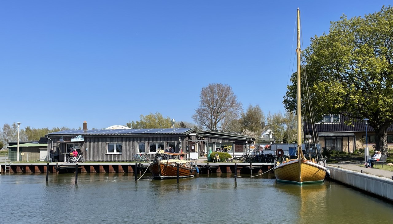 W starym porcie, &copy; S&uuml;dliche Boddenk&uuml;ste