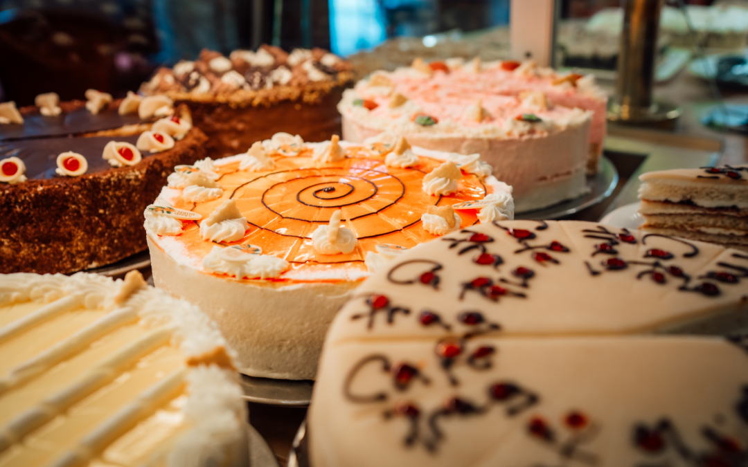 2025-04-25 09_21_36-Kuchen im Café Prag in Schwerin_1.jpg - IrfanView (Zoom_ 1569 x 1046), © TMV/ Tiemann